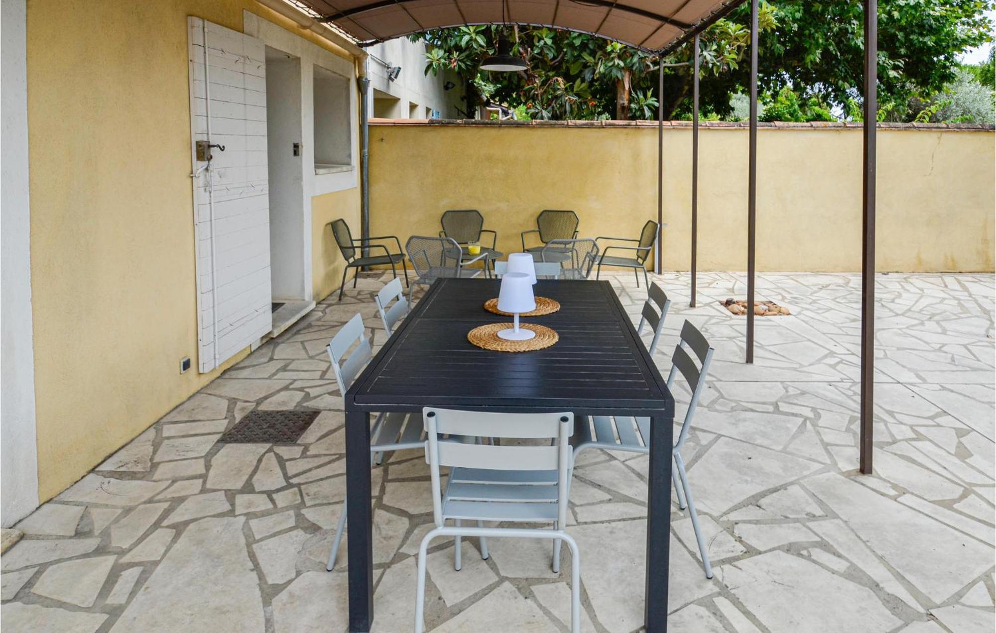 3 Bedroom Awesome Home In Chateuneuf De Gadagne Chateauneuf-de-Gadagne Exterior photo